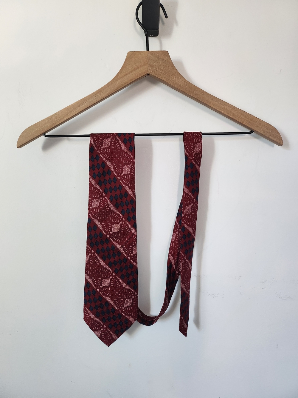 Men's Burgundy Patterned Silk Tie